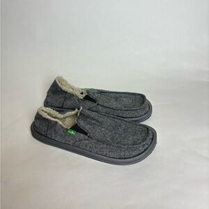 Never worn mens sanuk fur lined